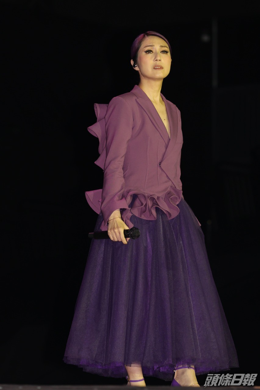 該留學生表示對於是次演唱會感到非常失望，因為她未能在屏幕上看到歌手本人。